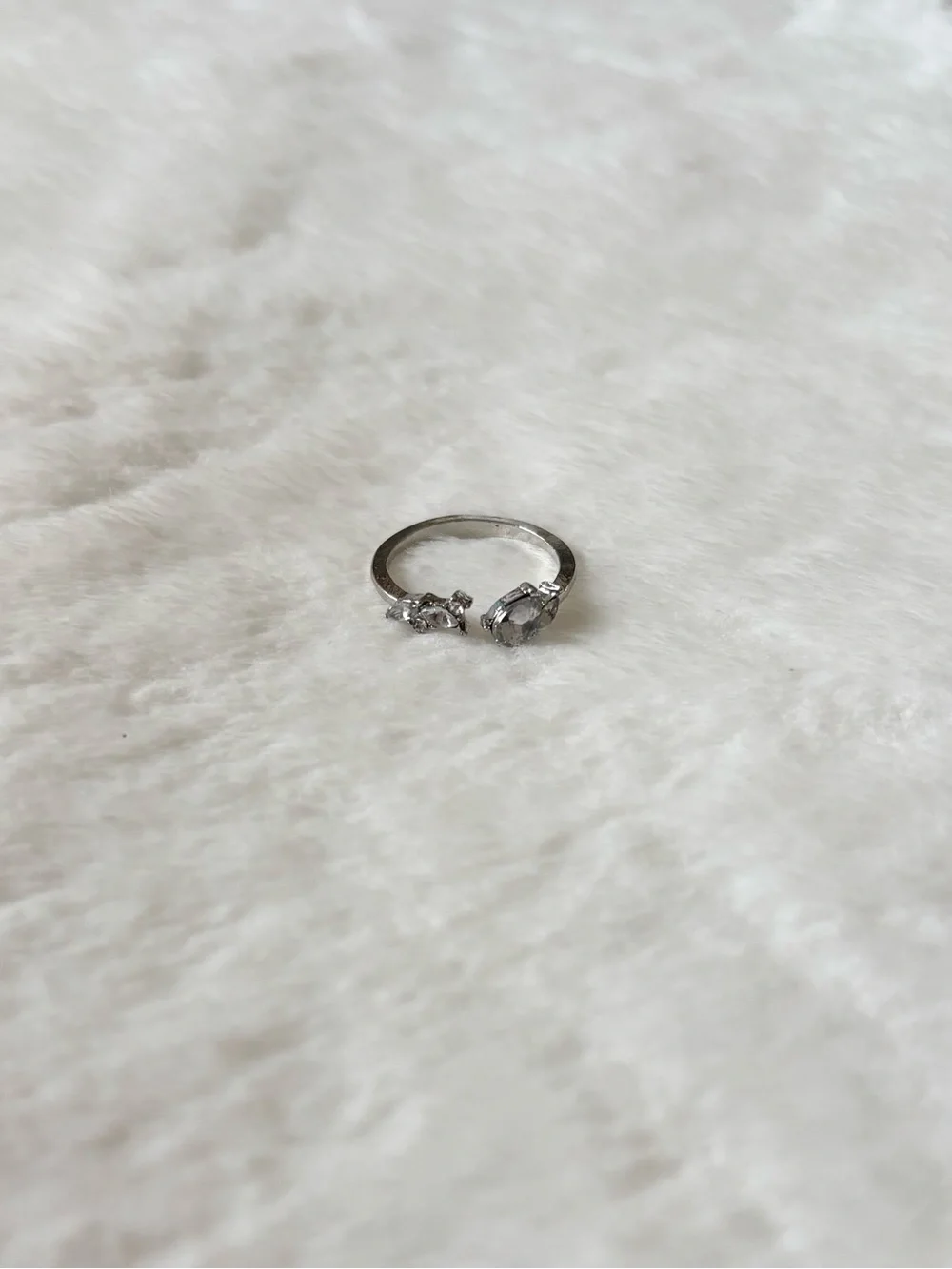 5/$15 🩷 MUST BUNDLE Silver Clear Crystal Open Ring